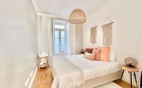 Vila Rosário 3 Charming with Patio&A/C - by HOMEFUL